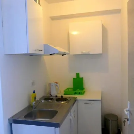 Апартаменти With A Parking Space - 14560 Макарська